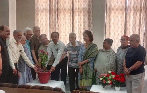 प्रतिनिधिमंडल ने अंबफल्ला स्थित वृद्धाश्रम का किया दौरा