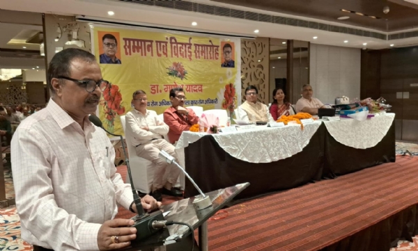 जिला क्षय रोग केंद्र और जिला कुष्ठ अधिकारी कार्यालय ने पूर्वी डीटीओ व डीएलओ को दी भावपूर्ण विदाई*