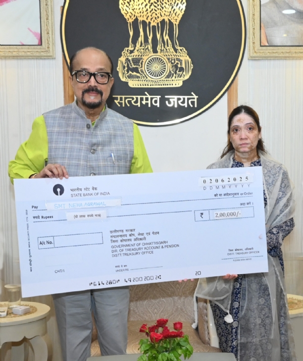 पहलगाम आतंकी हमले में जान गंवाने वाले द‍िनेश अग्रवाल के परिजनों को सहायता राशि