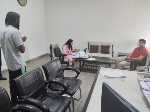 मामलो की सुनवाई करते हुए सीजेएम मोनिका।