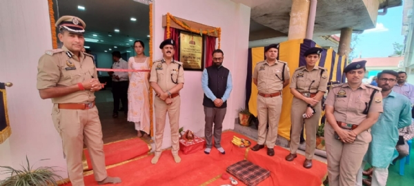 मुख्यमंत्री द्वारा वर्चुअल उद्घाटन के मौके पर मौजूद आईजी नोर्थ रेंज और अन्य अधिकारी।