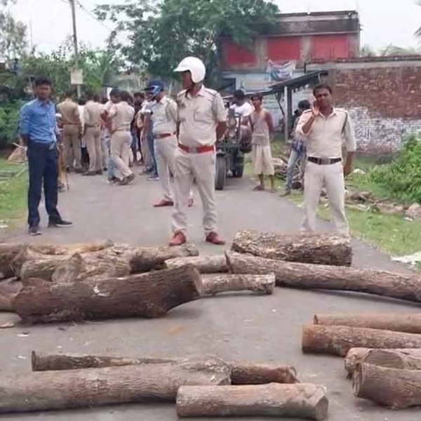 बकुलतला  में पुलिस के खिलाफ गुस्सा