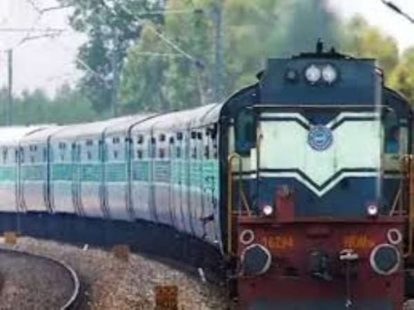 आगामी त्योहारों के मद्देनजर दिल्ली-आजमगढ़ के बीच चलेगी दो स्पेशल ट्रेनें