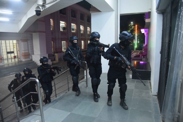 बिहार विधानसभा में आतंकवाद विरोधी अभ्यास के दौरान आतंकवाद निरोधक दस्ता (एटीएस) की टीम