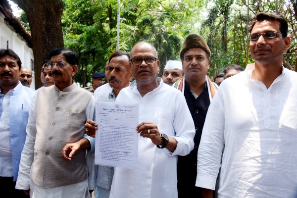 दलित बच्ची के साथ बलात्कार  और इलाज के दौरान  मौत को लेकर कोंग्रेस का परतिनिधि मंडल  राजपाल को ज्ञापन  सौंपा