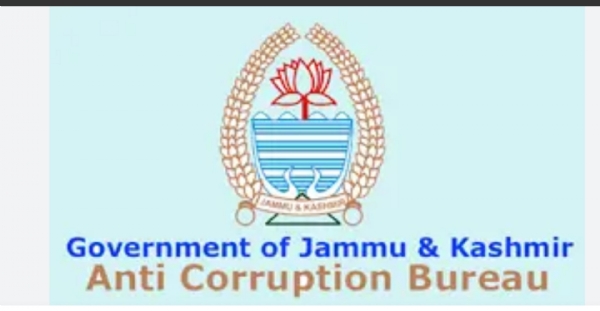 ACB caught Naib Courty Sudesh Kumar posted in Munsif Mahanpur Court red handed while taking a bribe of Rs 8000