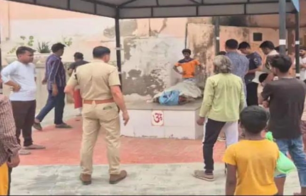 रेवाड़ी के सेक्टर एक श्मशान भूमि में मौजूद पुलिस व अन्य।