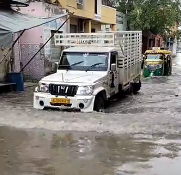 चूरु के सरदारशहर में एक घंटे की तेज बारिश से जगह-जगह पानी भरा
