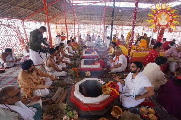 प्रथम दिवस पर यज्ञशाला में विभिन्न शास्त्रीय अनुष्ठान