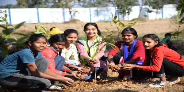 बालको का पौधरोपण के माध्यम से पर्यावरण संरक्षण की दिशा में महत्वपूर्ण कदम