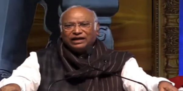 कांग्रेस अध्यक्ष खड़गे बोले– जीत का जश्न जीवन की कीमत पर नहीं होना चाहिए