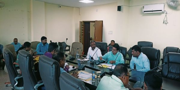 जिला परिषद की बैठक में विकास योजनाओं की हुई समीक्षा