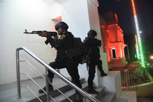 बिहार विधानसभा में आतंकवाद विरोधी अभ्यास के दौरान आतंकवाद निरोधक दस्ता (एटीएस) की टीम