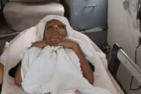 कुत्ते के काटने से घायल यश