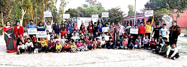 जागरूकता अभियान चलाते जेआरसी की टीमें।