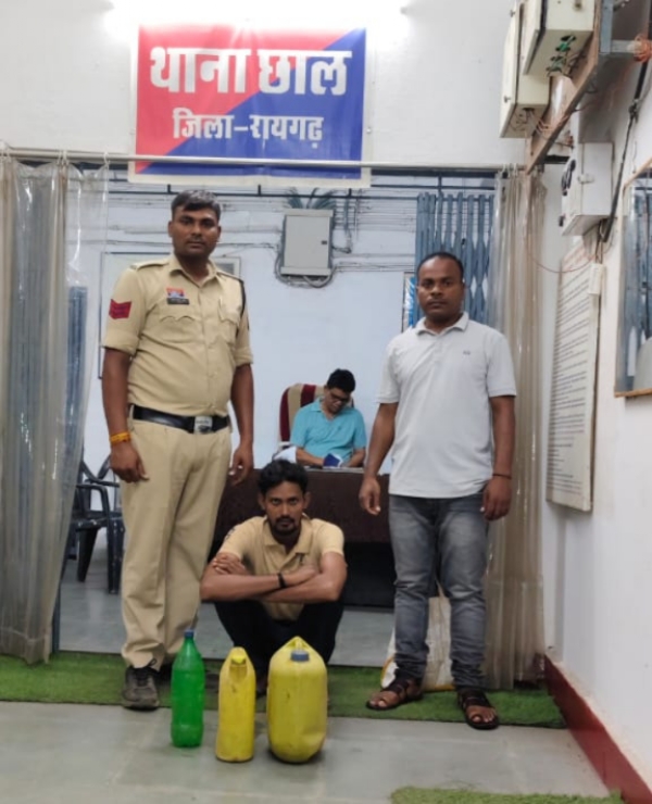 पुलिस के गिरफ्त में आरोपी
