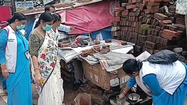 सूडा रिपोर्ट में डेंगू के लार्वा की पुष्टि होने के बाद खुद मैदान में उतरीं बांकुड़ा चेयरमैन, भाजपा ने बताया नाटक