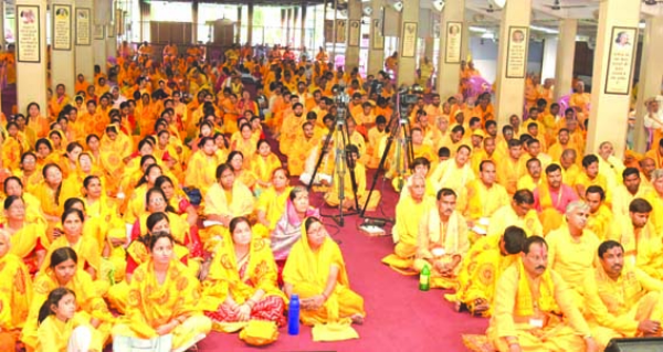 गायत्री महापर्व में उपस्थित साधक