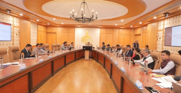 मुख्यमंत्री डॉ हिमंत बिस्व सरमा की अध्यक्षता में गुरुवार को लोकसेवा भवन में आयोजित असम कैबिनेट की बैठक का दृश्य।