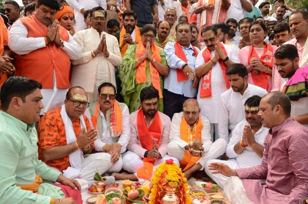 उज्जैन में ढोल धमाके और बैंड बाजे के साथ निकली ‍क्षिप्रा तीर्थ परिक्रमा यात्रा