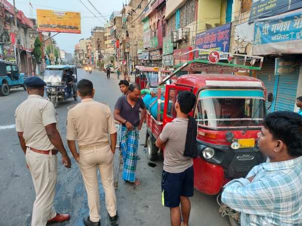 मौके पर मौजूद पुलिस