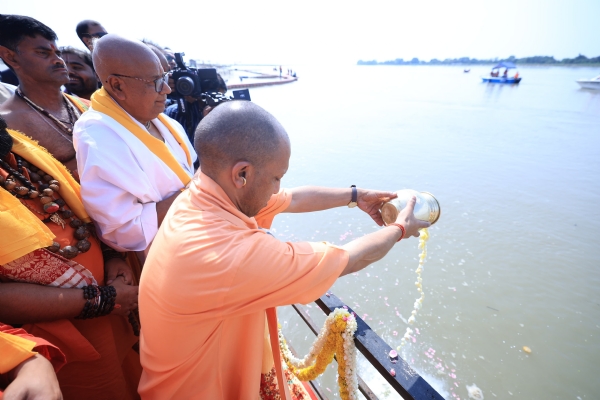 मुख्यमंत्री योगी सरयू पूजा