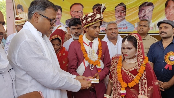 हमीरपुर  में तेरह जोड़ों का हुआ सामूहिक विवाह