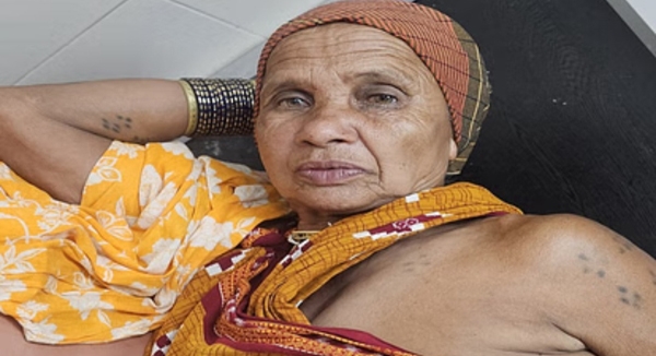 घायल बुजुर्ग महिला आसमती