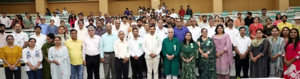 गुजविप्रौवि हिसार में कार्यक्रम में उपस्थित अतिथिगण एवं प्रतिभागी।
