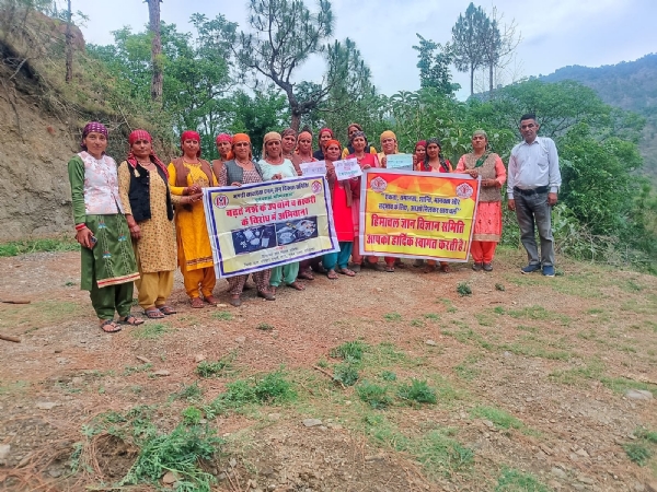 हिमाचल ज्ञान विज्ञान समिति के कार्यकर्ता।