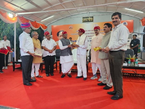 पंडित दीनदयाल का जीवन बना प्रेरणा स्रोत: राज्यपाल बागड़े पंडित दीनदयाल का जीवन बना प्रेरणा स्रोत: राज्यपाल बागड़े