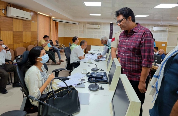 एसोसिएशन के प्रधान आशीष गोदारा (कुकी) समाधान शिविर में अवैध पीजी की शिकायत प्रस्तुत करते हुए।