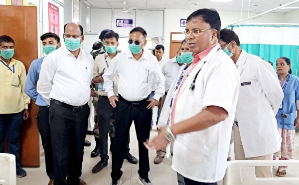 निरीक्षण करते आयुक्त अंजनी कुमार मिश्रा निरीक्षण करते आयुक्त अंजनी कुमार मिश्रा