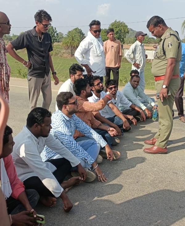 गुजरात में अवैध नकली डीजल ट्रकों में डाल रहे थे