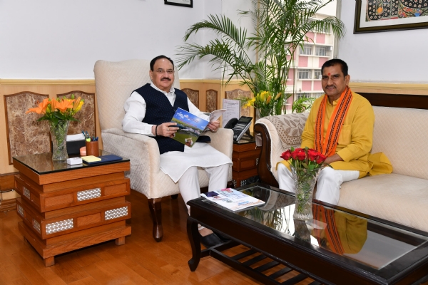केंद्रीय राज्य मंत्री तोखन साहू नई दिल्ली में भारतीय जनता पार्टी के राष्ट्रीय अध्यक्ष जे.पी. नड्डा से शिष्टाचार भेंट करते हुए