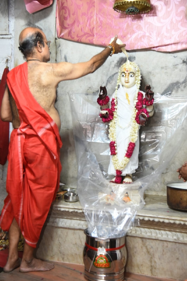 गंगा दशमी:गोविंद देव जी मंदिर में ठाकुरजी का गंगा जल किया गया अभिषेक