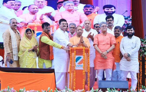 मुख्यमंत्री योगी आदित्यनाथ नगर निगम समारोह