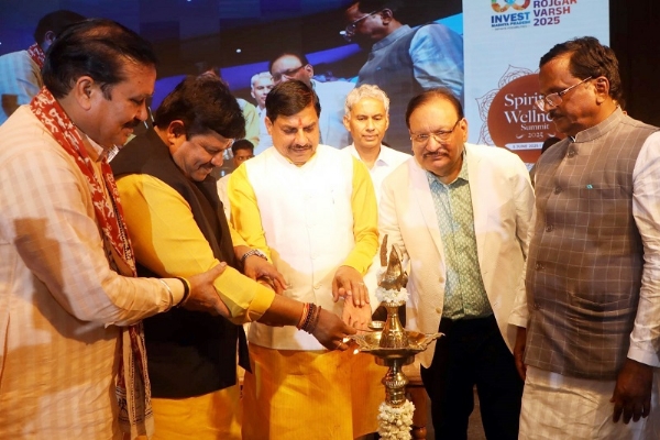 स्पिरिचुअल और वेलनेस समिट-2025