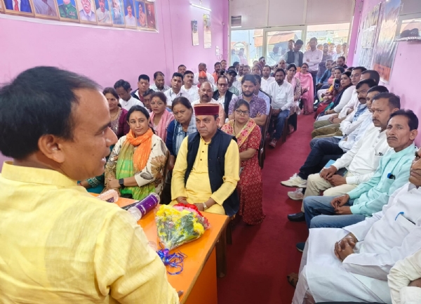 पौड़ी में भाजपा की कार्यशाला में बोलते डॉक्टर धन सिंह रावत