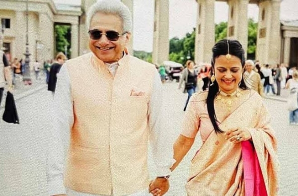 महुआ मोइत्रा पिनाकी मिश्र