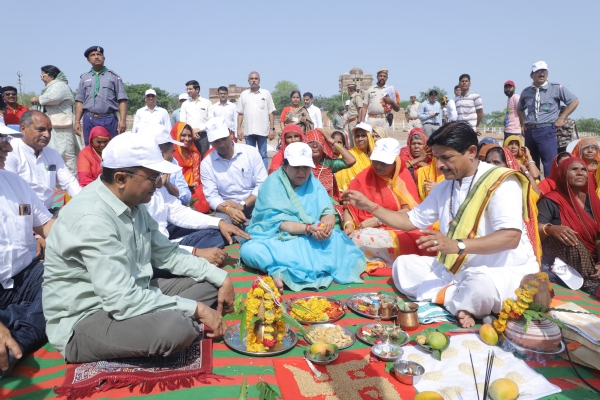 चित्तौड़ दुर्ग पर जल संरक्षण अभियान का प्रभारी मंत्री व अन्य ने आगाज किया।