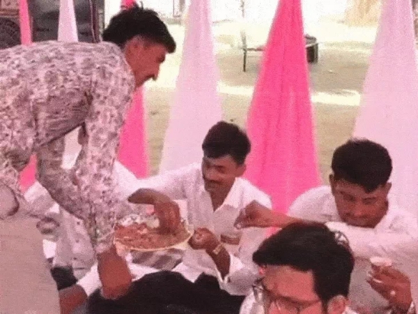 मनुहार।