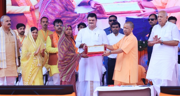 मुख्यमंत्री योगी आदित्यनाथ नगर निगम समारोह