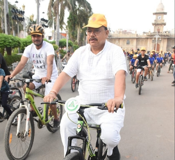 ग्वालियरः ऊर्जा मंत्री तोमर ने साइकिल चलाकर दिया पर्यावरण संरक्षण का संदेश