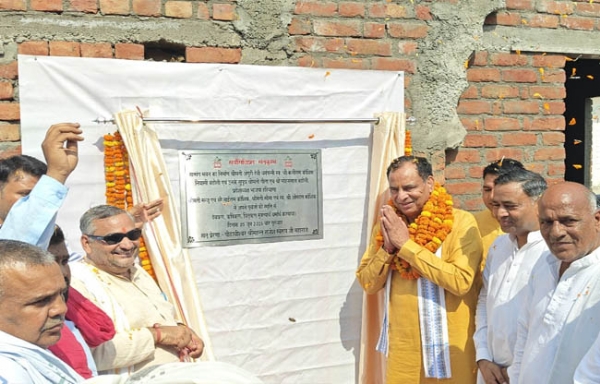 सोनीपत: नव-निर्मित सत्संग सभागार, लंगर हॉल के उद्घाटन करते हुए माेहन लाल बडौली व पीठाधीश्वर राजेश स्वरुप