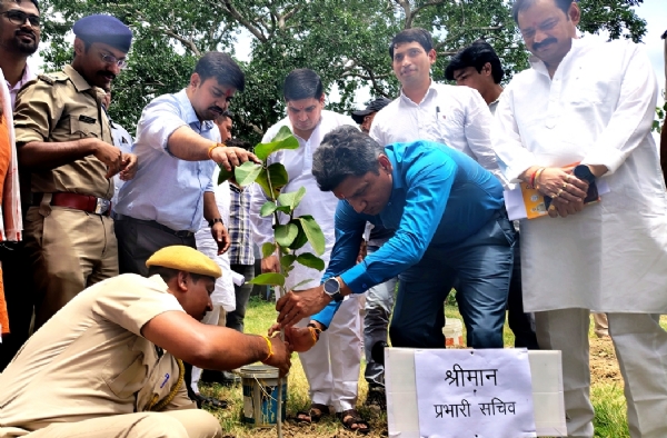 अभियान में सहभागिता निभाते हुए जन अभियान बनाएं - प्रभारी सचिव