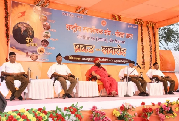 आरएसएस के संघ शिक्षा वर्ग में मंचासीन वक्ता