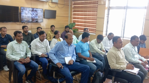 बैठक में शामिल अधिकारी