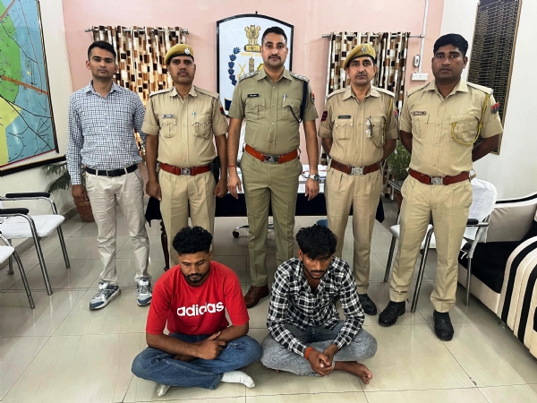 धौलपुर पुलिस ने फर्जी बैंककर्मी बनकर ठगी के दो आरोपी दबोचे