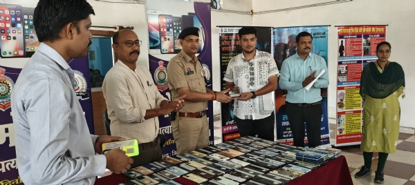 जांजगीर चांपा पुलिस की सराहनीय पहल: 115 गुम मोबाइल बरामद